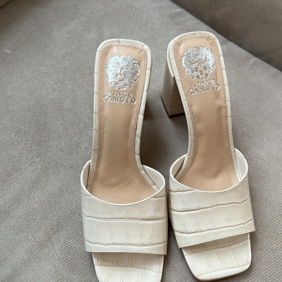 VINCE CAMUTO DAISANA BLOCK-HEEL SANDAL sz 9 - Picture 6 of 7